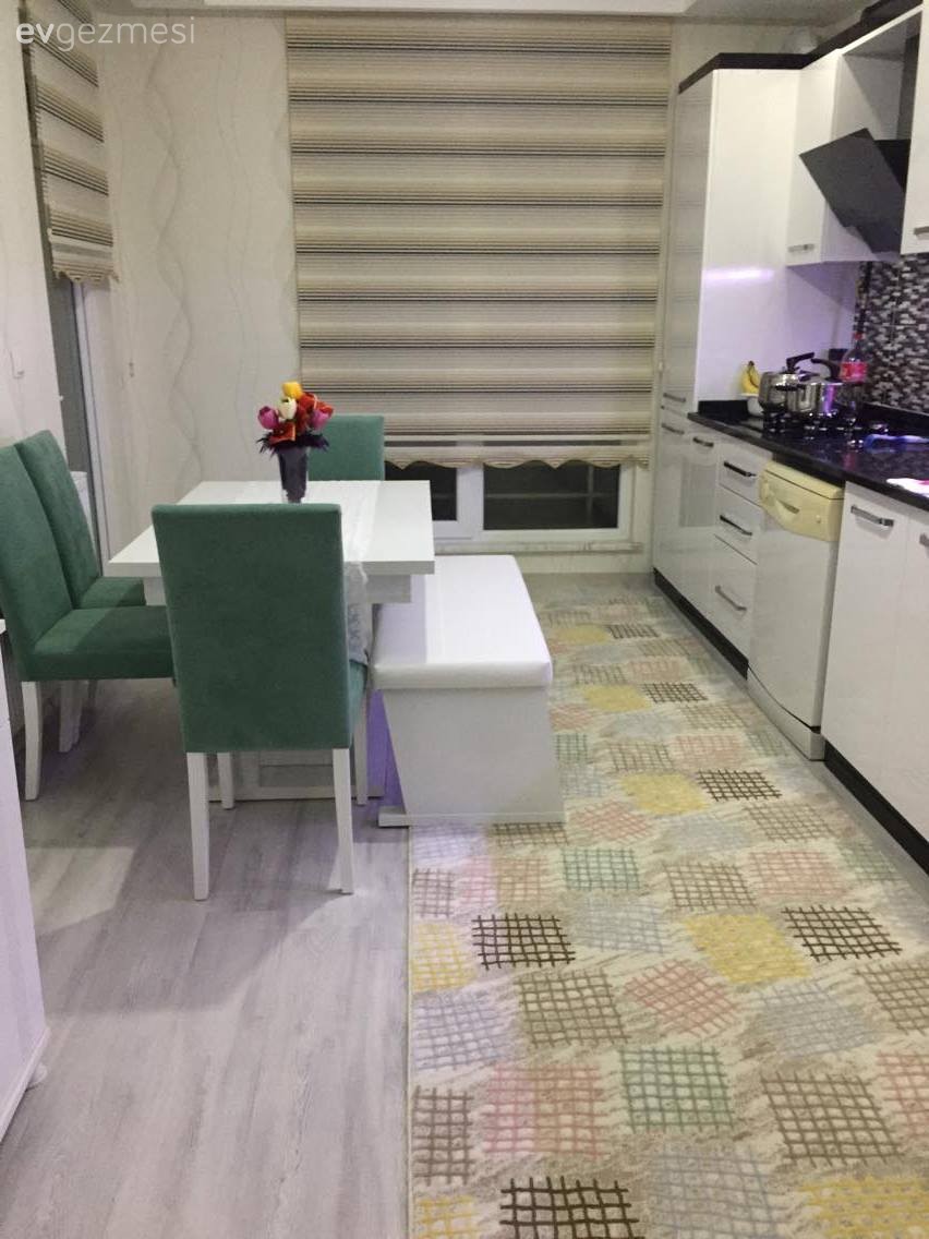 Beyaz mutfak, Halı, Mutfak, Mutfak masası, Perde