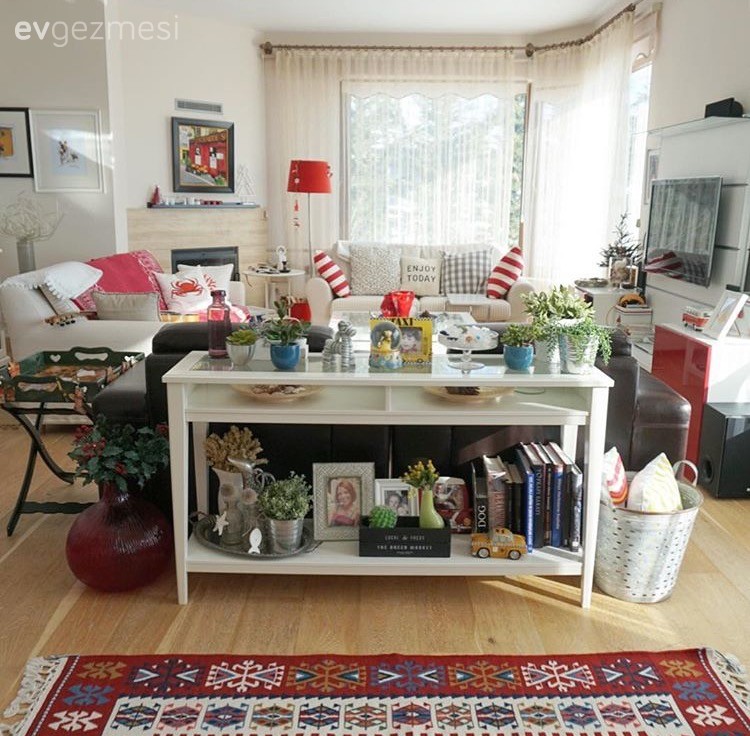 Dresuar, Halı, Ikea, Kırmızı, Salon