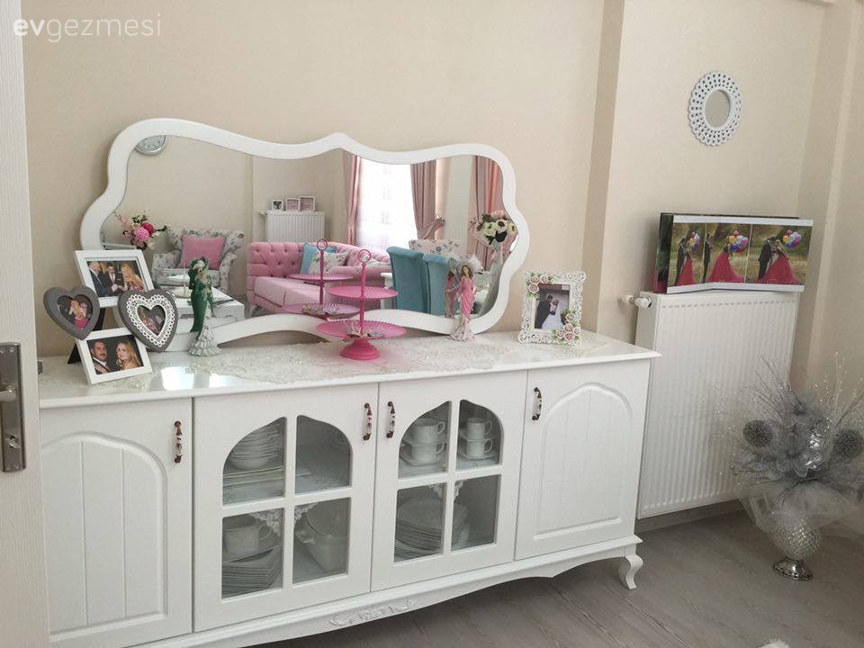 Abartıdan uzak ve zarif tercihlerlerle, Esra hanımın cıvıl cıvıl evi..