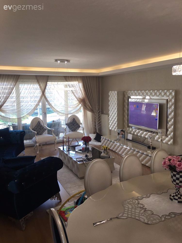 Klasik stil dekor, göz alıcı renkler. Melike hanımın şık salonu..