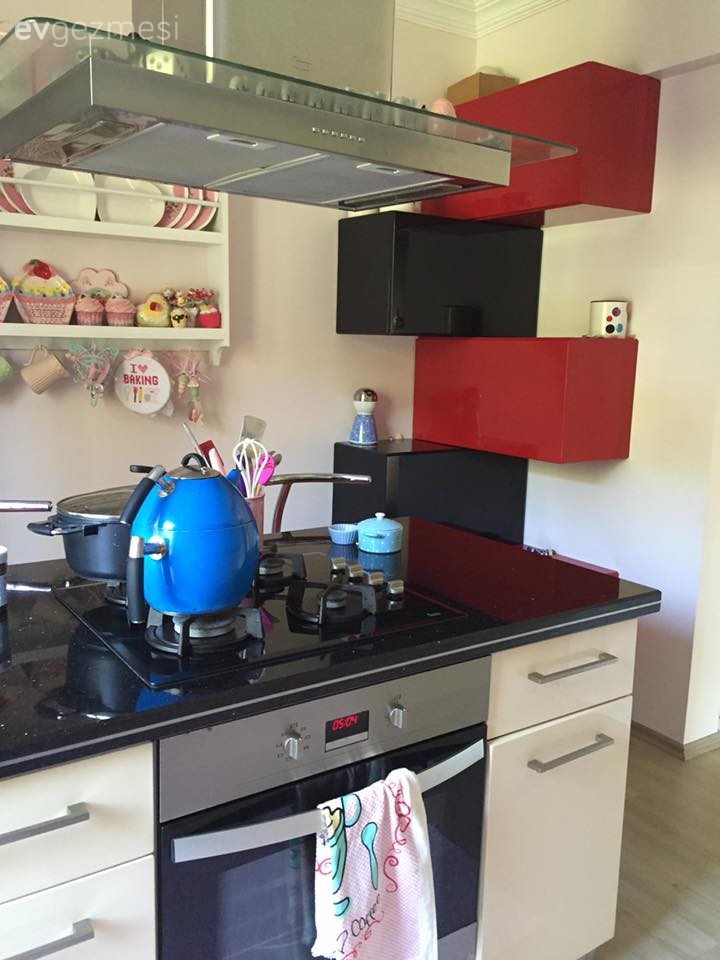 Kırmızı, Mutfak, Siyah