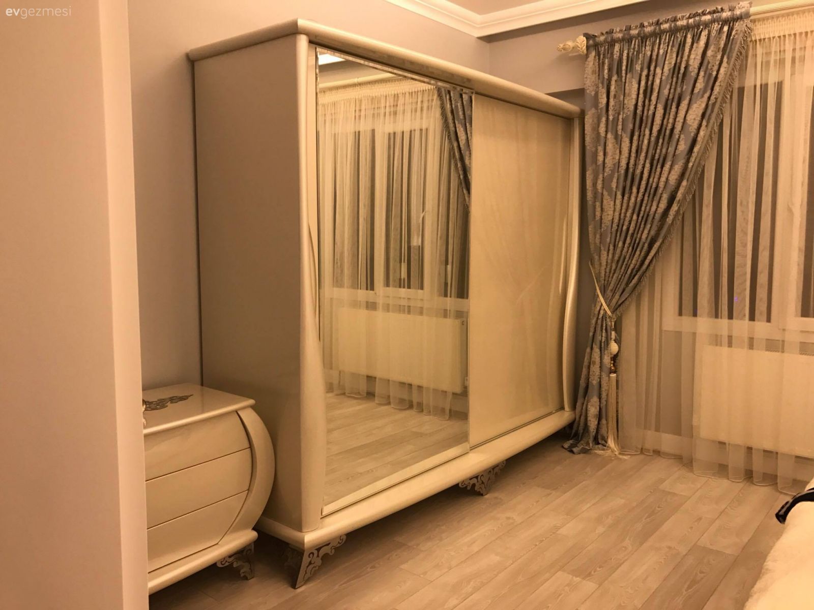 Yatak Odası, Fon perde, Perde