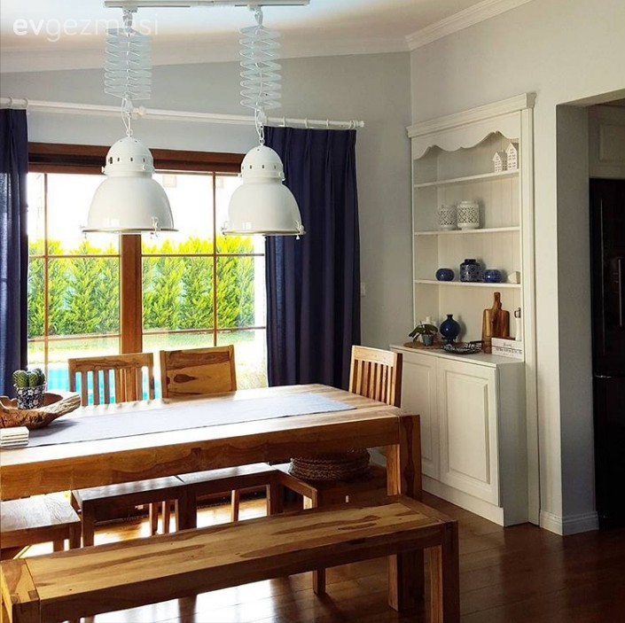 Beyaz ve Mavinin Buluştuğu Zamansız Bir Mutfak!