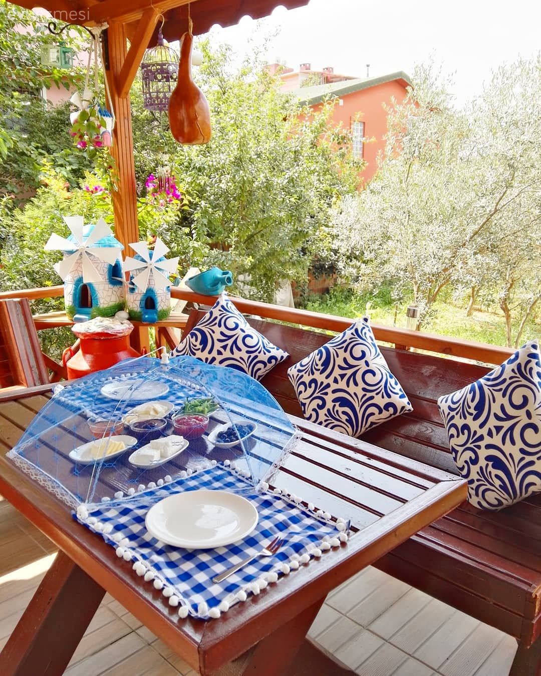 Balkon, Balkon oturma grubu, Balkon masası