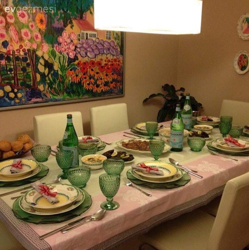 Necla hanımın feminen dokunuşlarla, zarif ve konforlu evi..