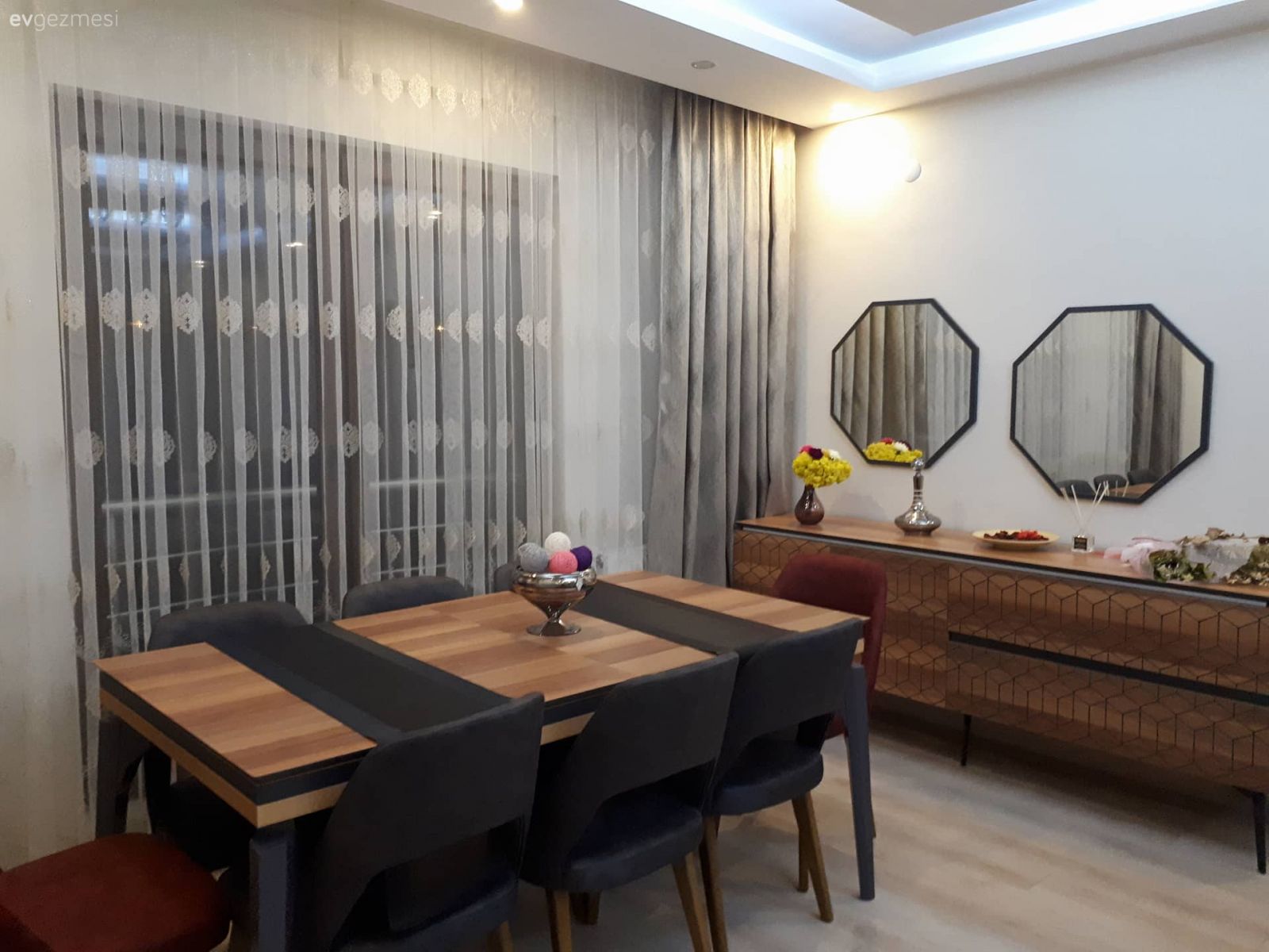 Salon, Yemek Odası, Konsol, Ayna, Fon perde, Perde
