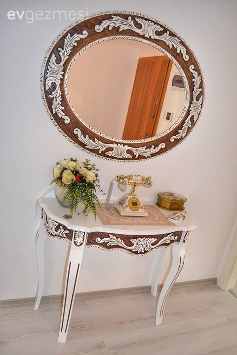 Dilara hanımın klasik esintili, aydınlık ve şık evi..