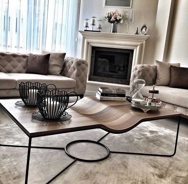 Ahşap Mobilya, Dekoratif Objeler, Halı, Krem, Orta sehpa, Salon, Şömine