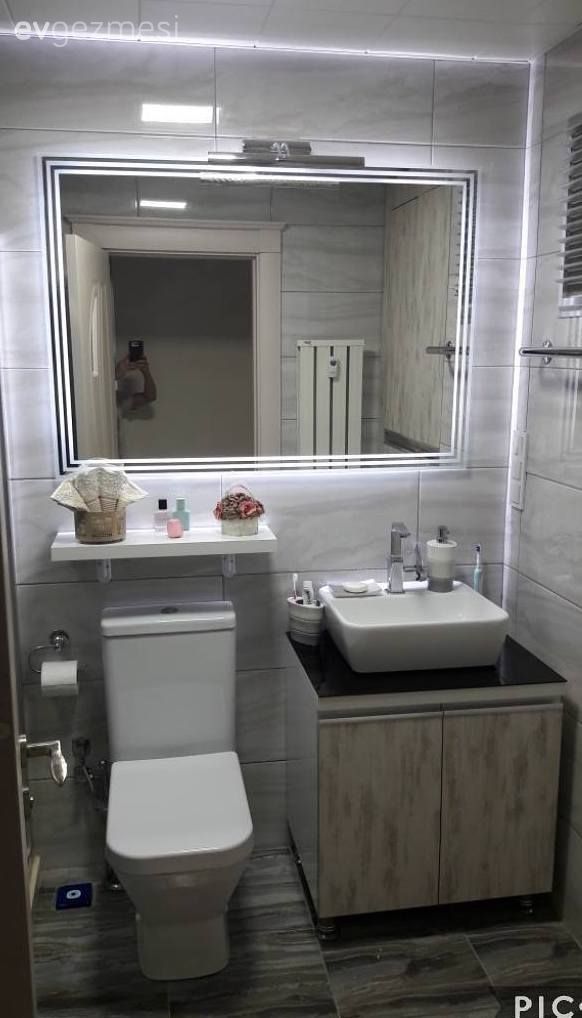 Küçük Banyoyu Büyük ve Kullanışlı Yapacak Fikirler