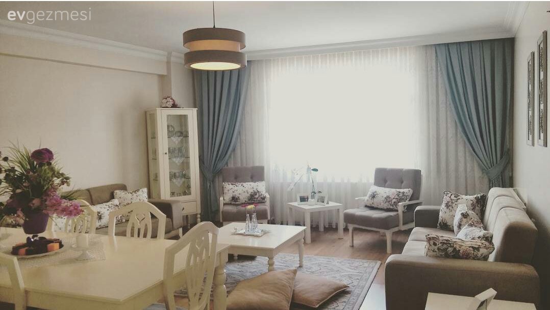 Avize, Berjer, Halı, Kahverengi, Orta sehpa, Salon, Aydınlatma