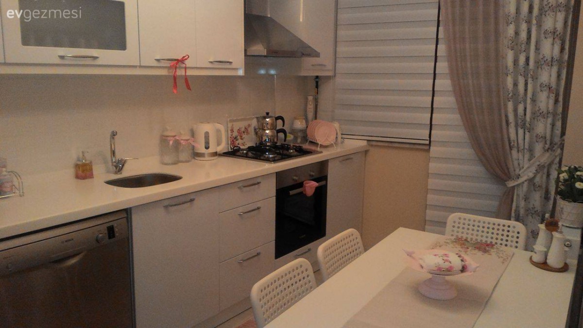 Özlem hanımın modern çizgide, sade ve dingin evi..