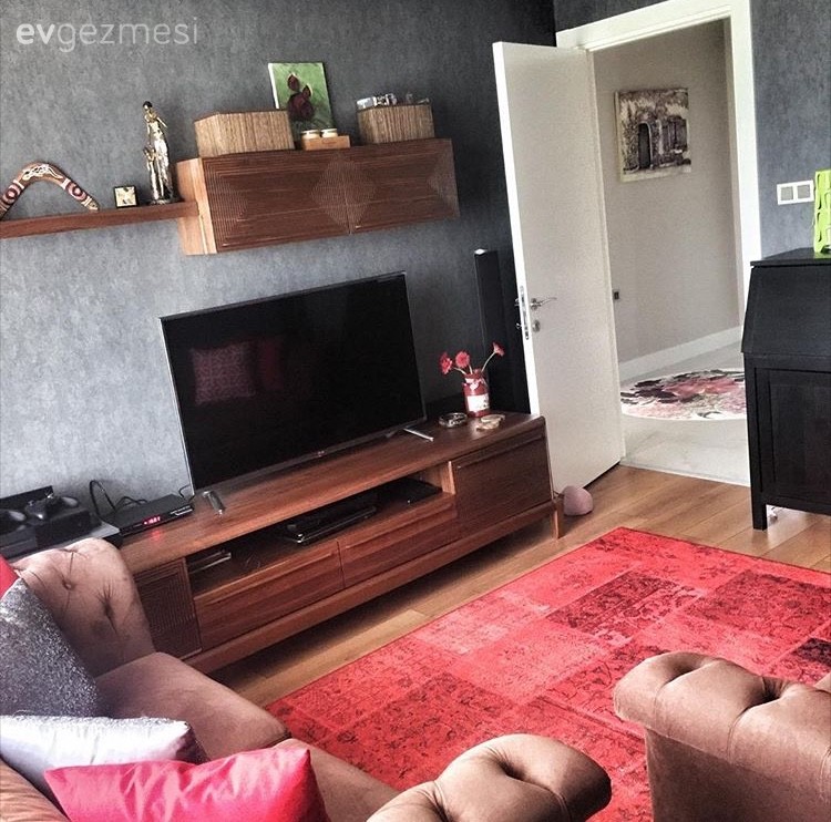 Gizem hanımın her odada farklı renklerin hakim olduğu stil