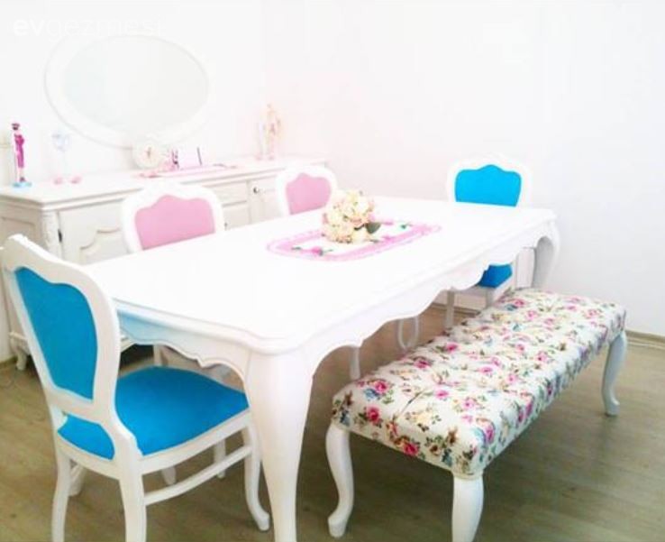 Cansu hanımın mutlu renklerle dinamik ve tatlı salonu..