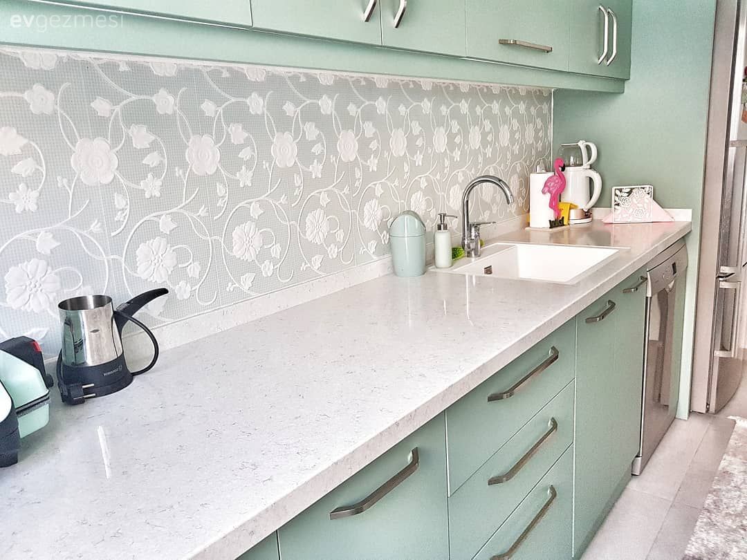 Bu Antalya evinin mutfağı etrafa pozitif enerji yayıyor!