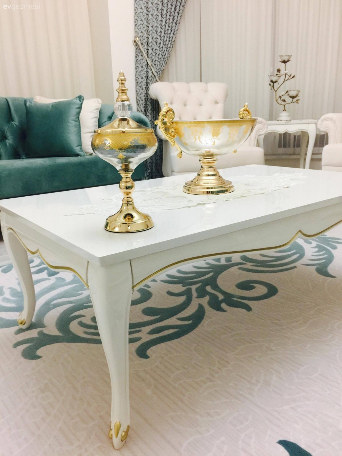 Altın, Halı, Mavi, Orta sehpa, Salon, Yeşil