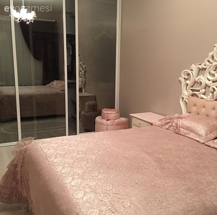 Pembe, Yatak Odası, Yatak örtüsü