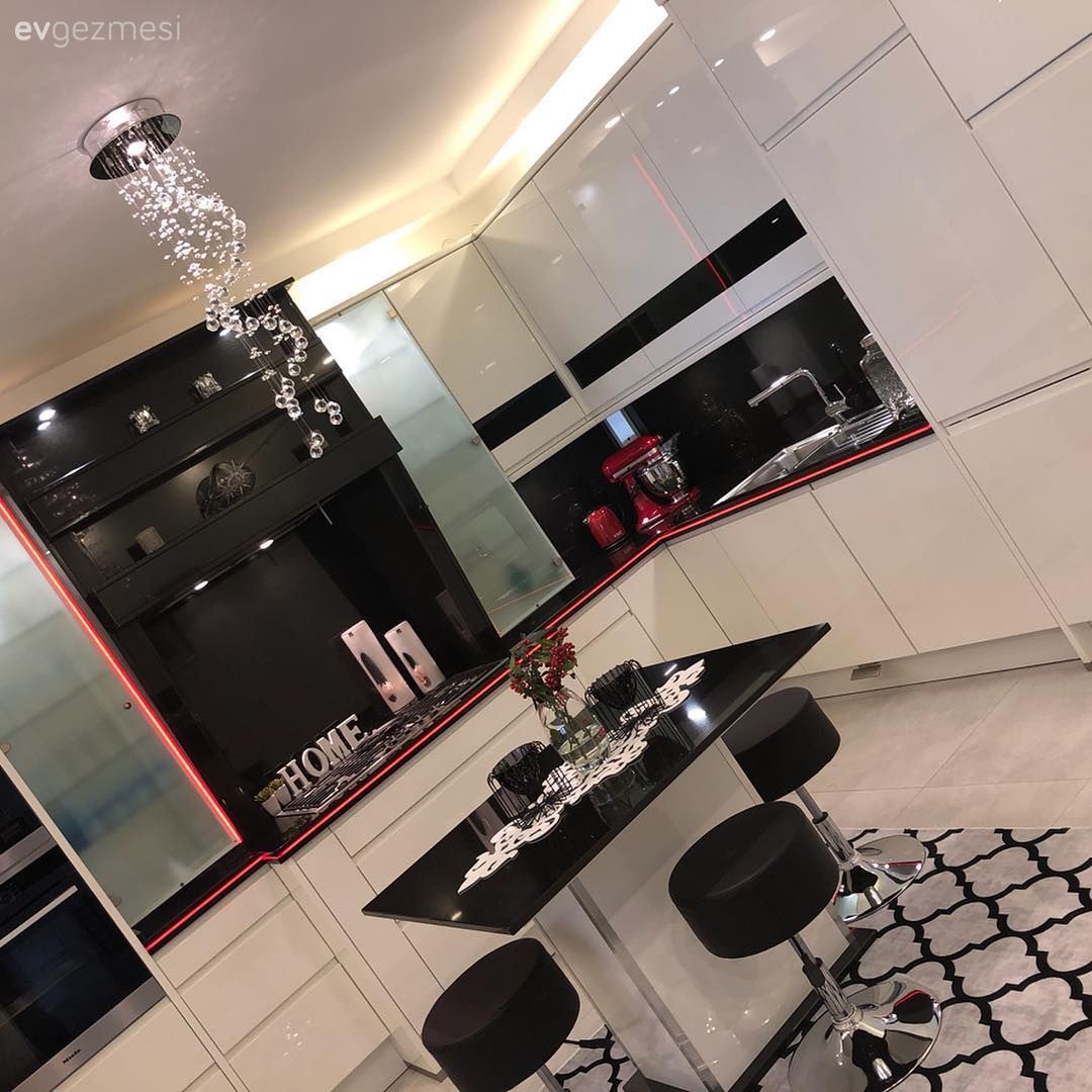 Bu Şık Mutfakta Sürpriz Bir Detay Var