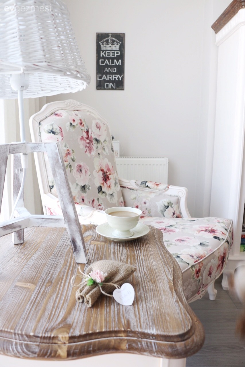 Gizem Hanım'ın aydınlık renklerle dekore ettiği vintage stil evi