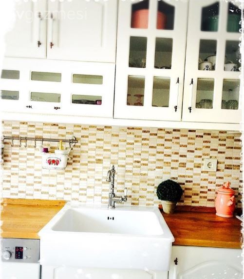 İngiliz kır evi stilinde harika bir mutfak..