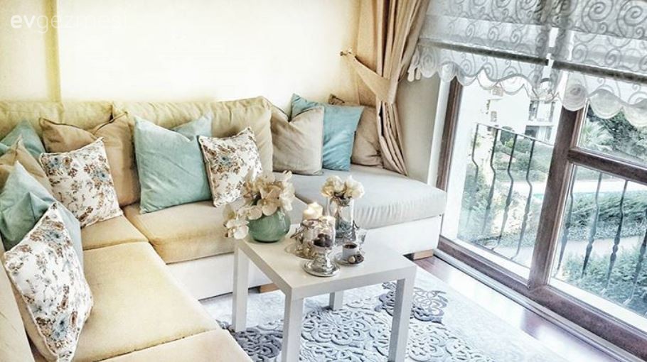 Sibel hanımın kahverengi ve mavi ile sıcaklık kazanan modern evi..