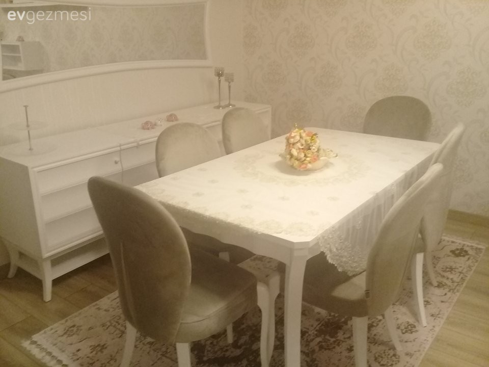 Kahverengi, Yemek Odası