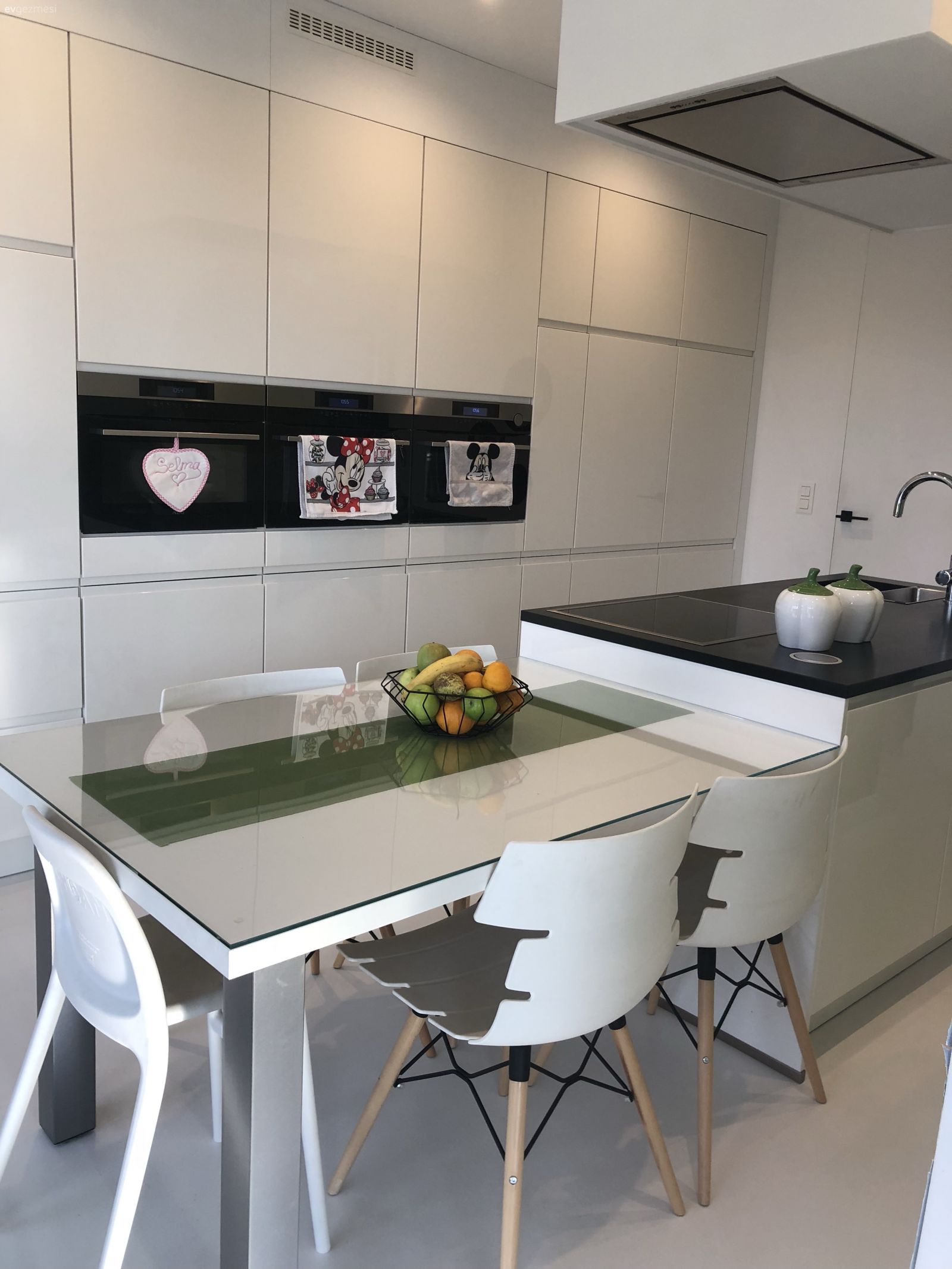 Mutfak, Mutfak masası, Ada mutfak, Beyaz mutfak, Modern mutfak, Mutfak yarım adası