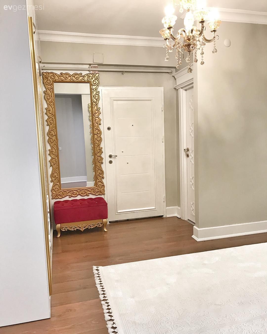 Beyaz halı, Halı, Ayna, Altın, Avize