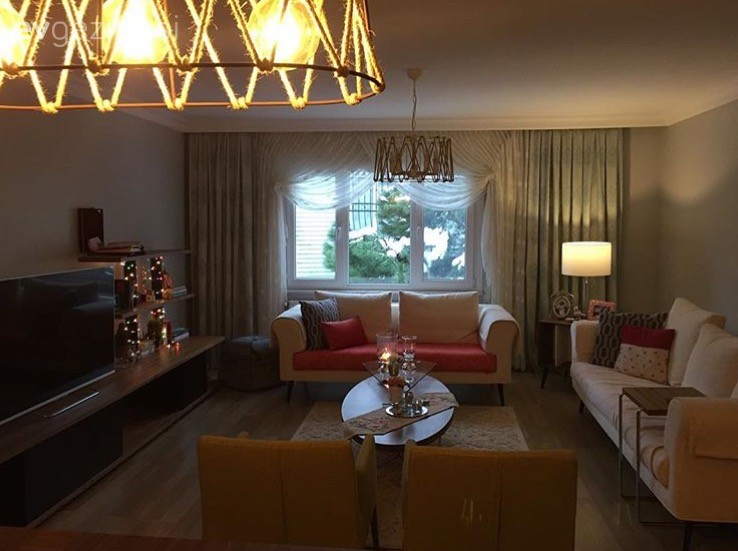 Berjer, Fon perde, Krem, Lambader, Orta sehpa, Salon, Perde, Aydınlatma