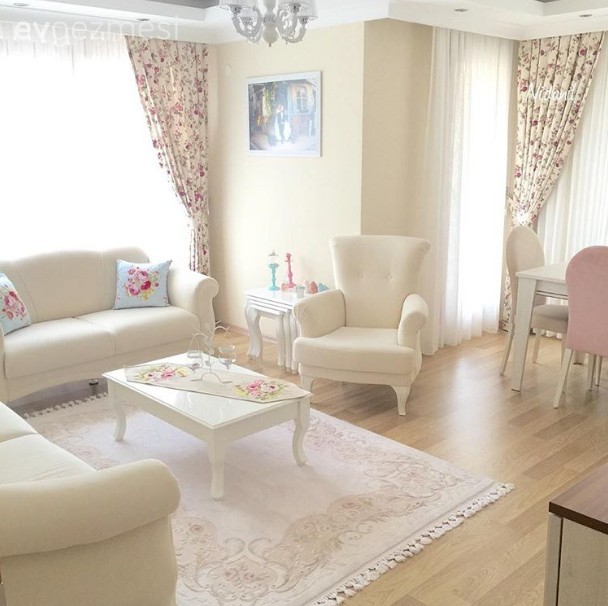 Çiçeklik, Pastel renkler, Perde, Salon, Sehpa