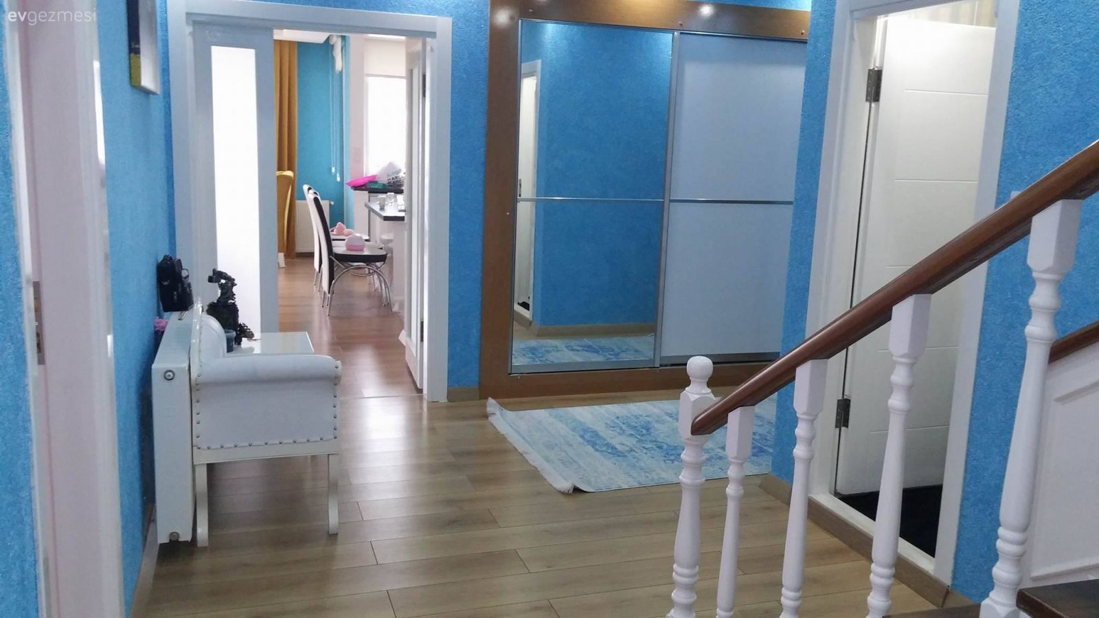 Antre, Halı, Mavi, Merdiven, Vestiyer