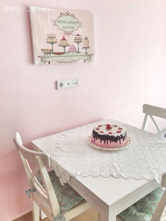 Mutfak, Mutfak masası, Pembe