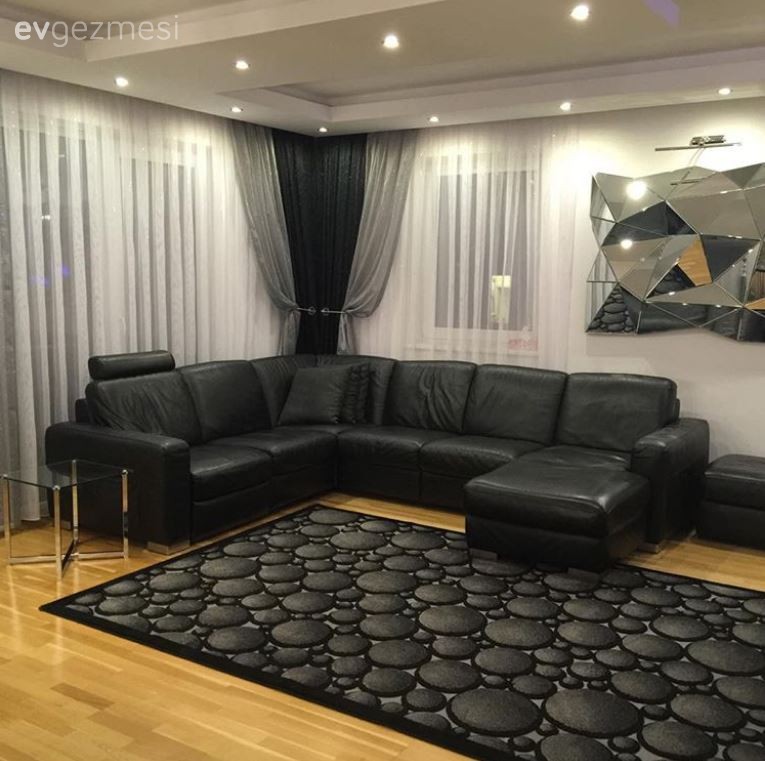 Seval hanımın siyah-beyaz filtreden çıkmış gibi, şık ve konforlu evi