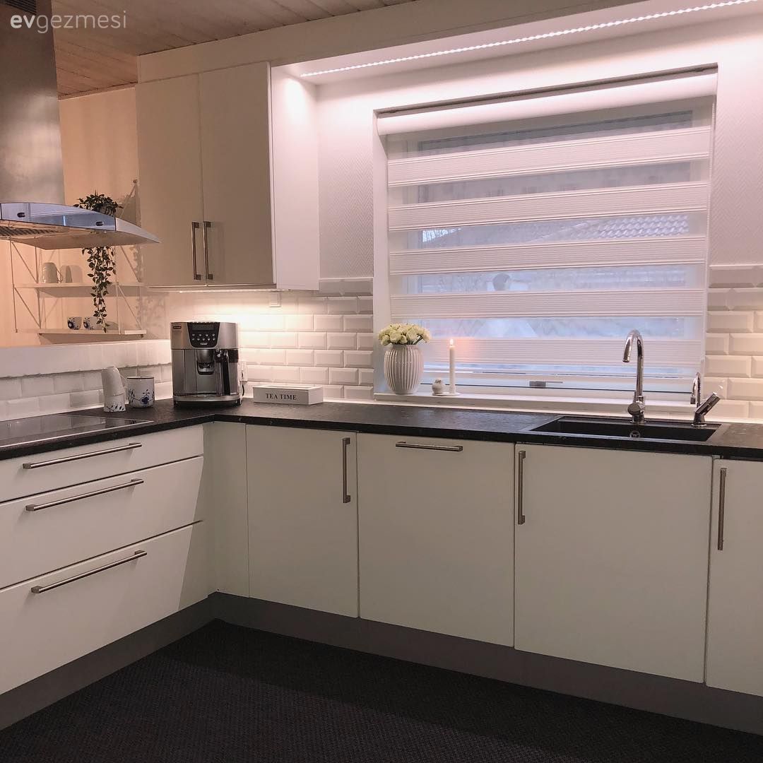 Tavanlar Bu Modern Eve Sıcak ve Özgün Bir His Kazandırıyor