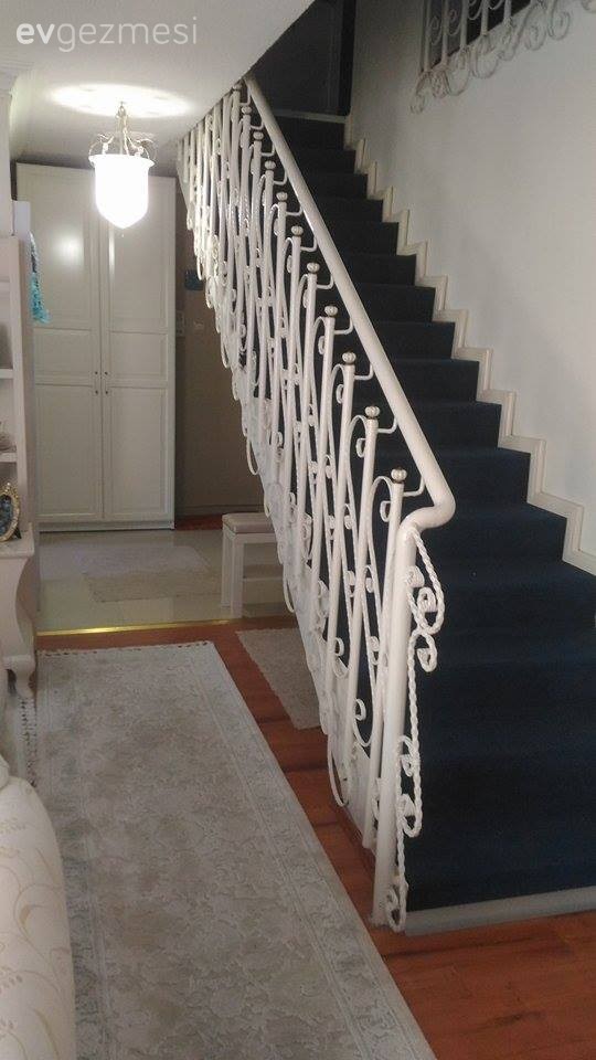 Nilgün hanımın her köşesini değerlendirdiği klasik stil evi..