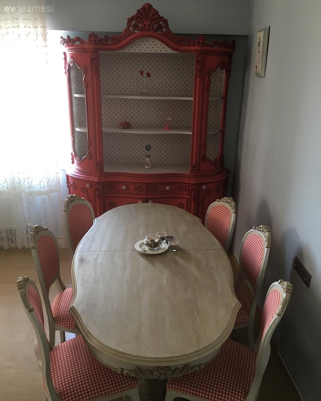 Üzgün Mobilyalar Şimdi Neşe Dolu. Şahane bir Dönüşüm!