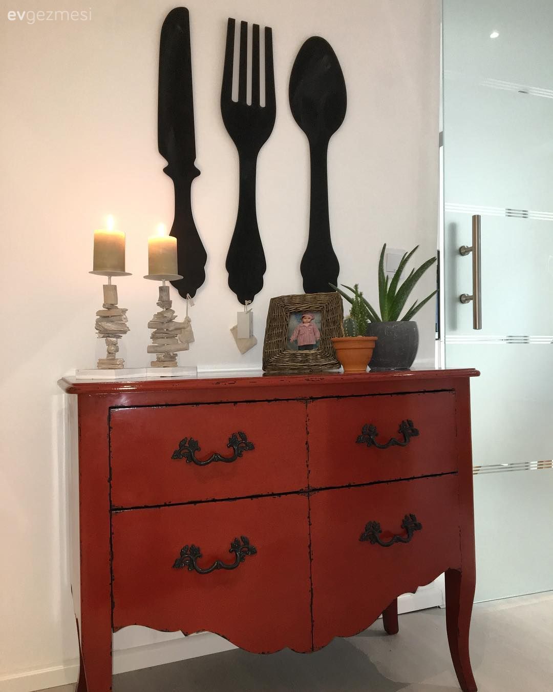 Modern stile rustik esintiler. Stil sahibi ve özgün bir ev.