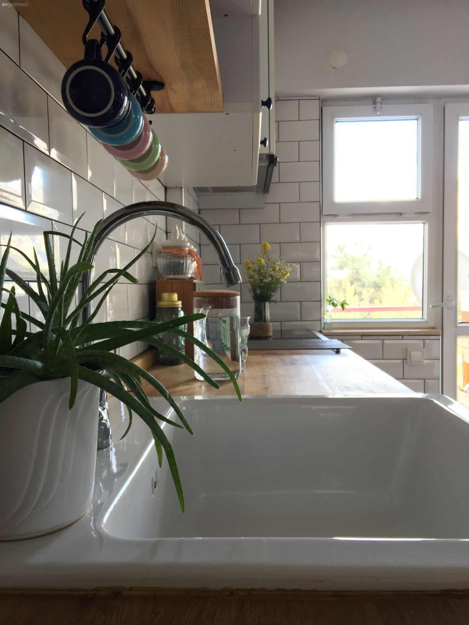 Bu Fotojenik Mutfak Rustik Ruhu Bir Apartman Dairesine Taşımış!