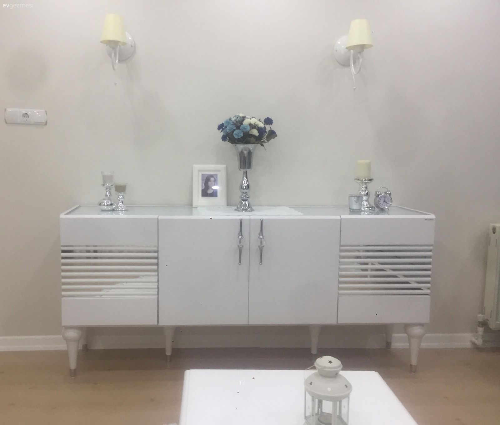 Küçük alan dekorasyon fikirleriyle sakin ve şık bir dekor. Tülin hanımın salonu..