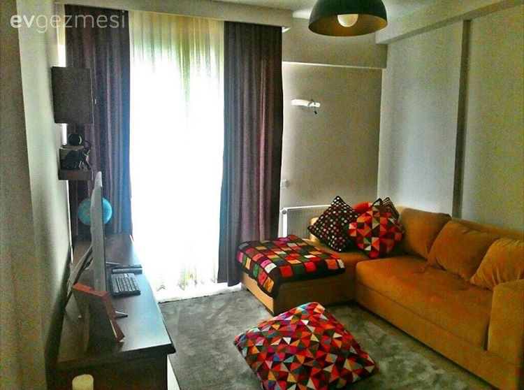 İpek hanımın sade ve naturel bir havası olan, nostaljik evi..