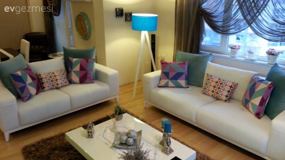 Selma hanım geometrik desenler ve dinamik renklerle modern stil evi..