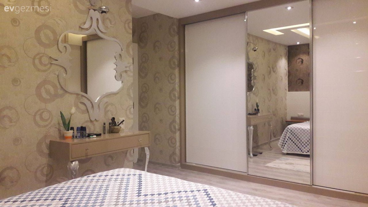 Ayna, Duvar kağıdı, Yatak Odası