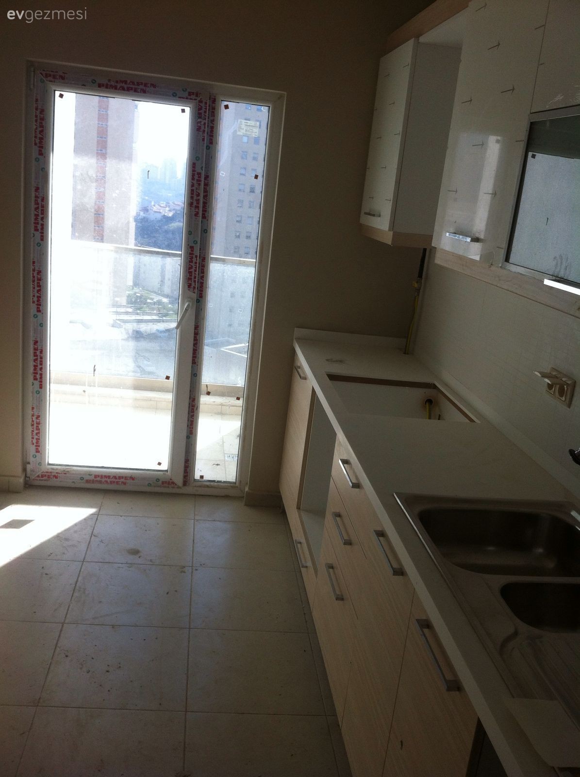 Yeni mutfağım için çok heyecanlıyım. Dar mutfağı nasıl düzenlesem?