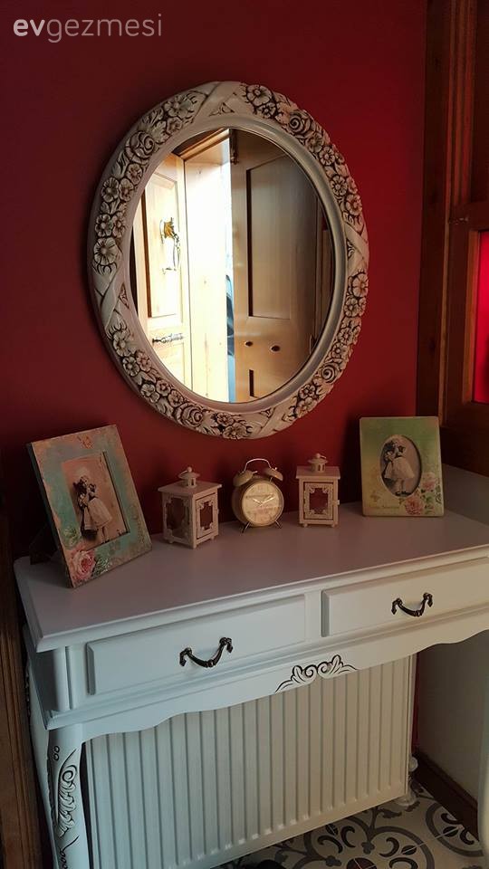 Antre, Ayna, Dresuar, Kırmızı