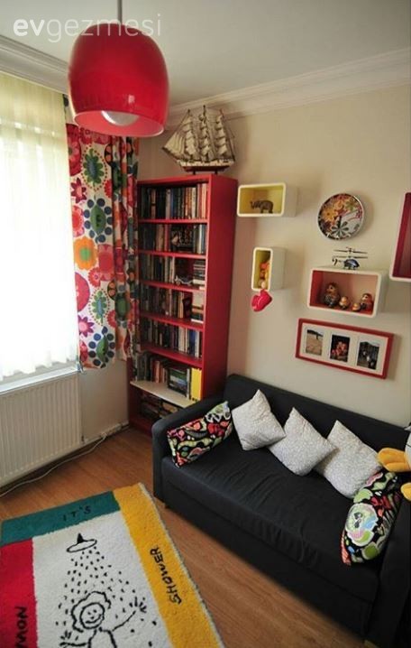 Fadime hanımın enerjik renklerle döşenmiş cıvıl cıvıl evi..