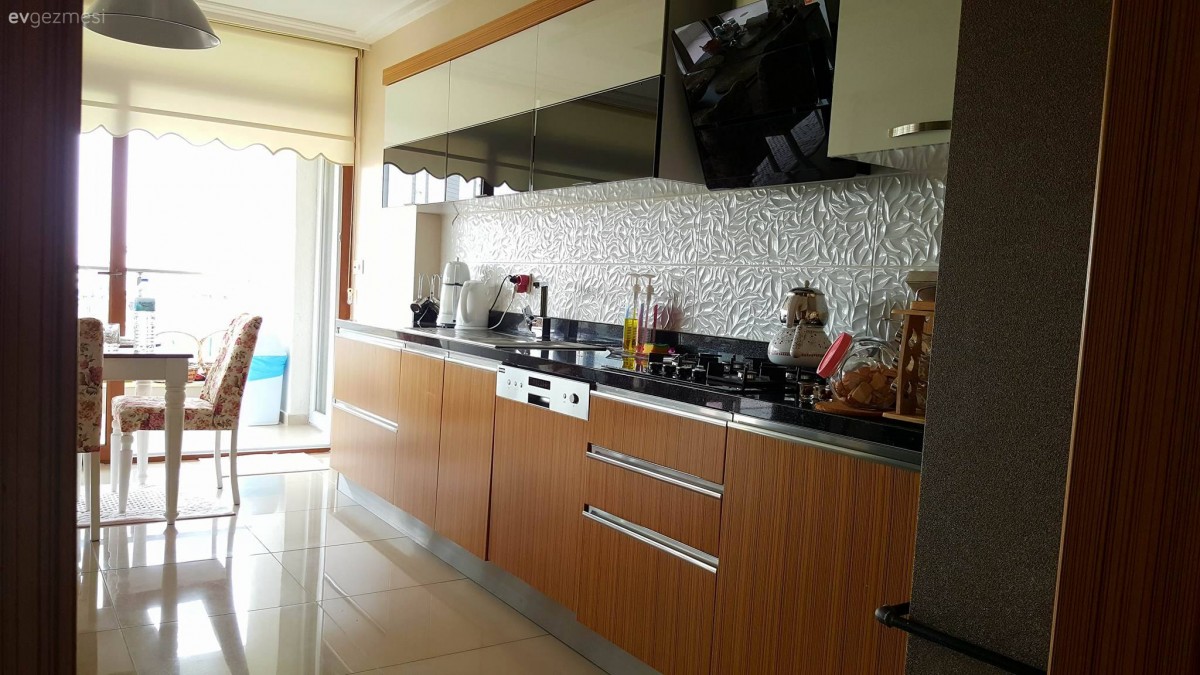 Çarpıcı renkte dokunuşlarla, enerjisi yüksek bir ev: Tuba hanımın evi!