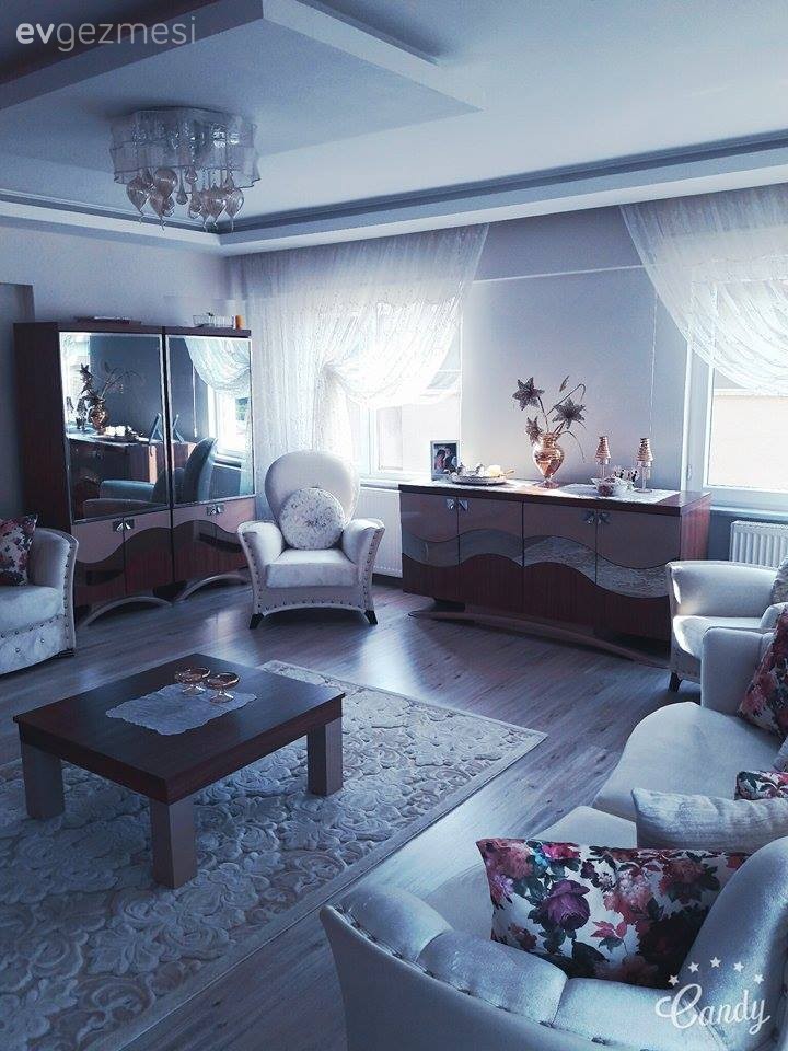 Gökçe hanımın göz alıcı renk çıkışlarıyla, şaşırtıcı ve zevkli evi..