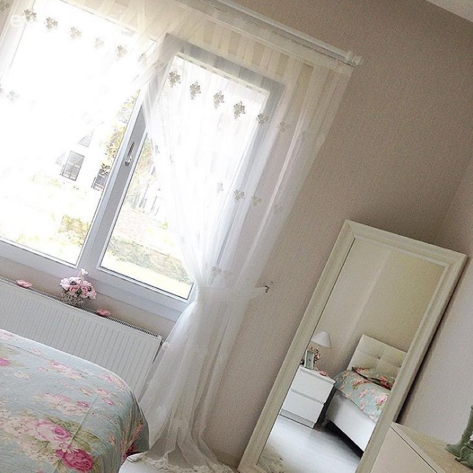 Ev Gezmesi: Her köşesinde çiçeklerle zarif ve ferah bir ev..