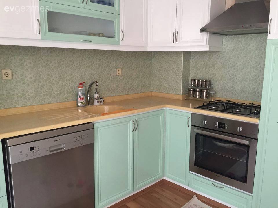 Yağmur hanımın kahverengiden yeşil ve beyaza harika mutfak dönüşümü..