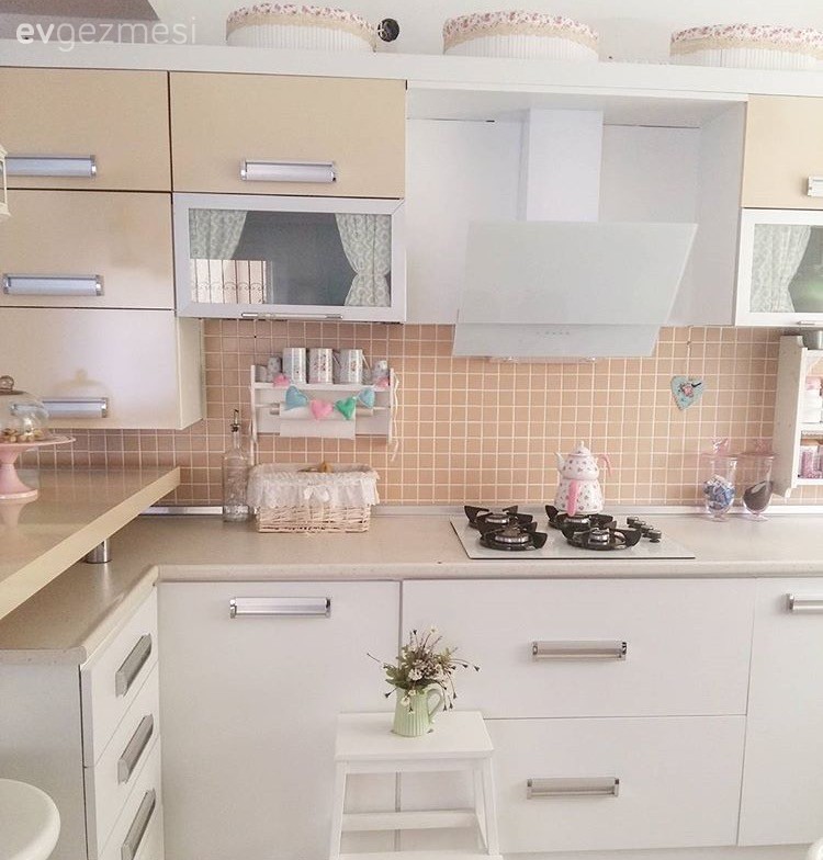 Farklı renkler, yepyeni bir mutfak: Eda hanımın harika dönüşümü..