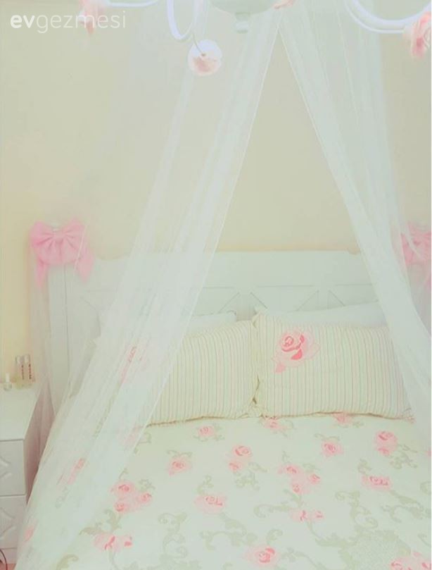 Yatak Odası, Yatak tacı